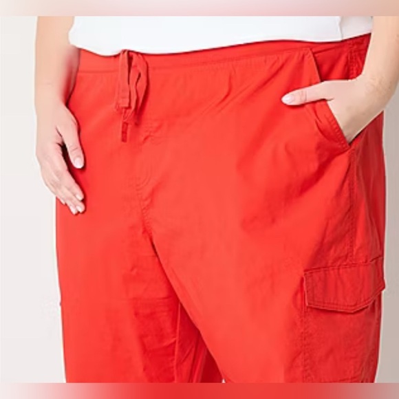 St. John's Bay Utility Mid Rise Capris Size XL New - Picture 3 of 4